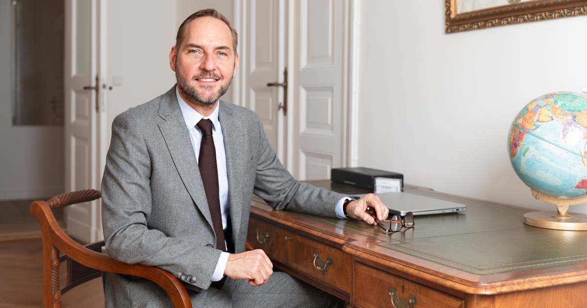 Lars Oberlein von Cézanne Dental im Gespräch zur Implantologie-Fortbildung